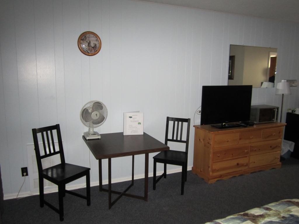 Lakeside Motel Уилямс Лейк Екстериор снимка