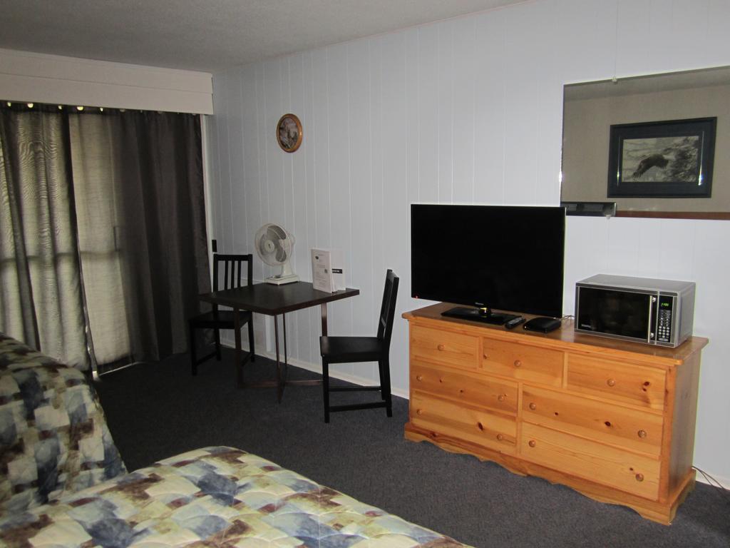 Lakeside Motel Уилямс Лейк Екстериор снимка