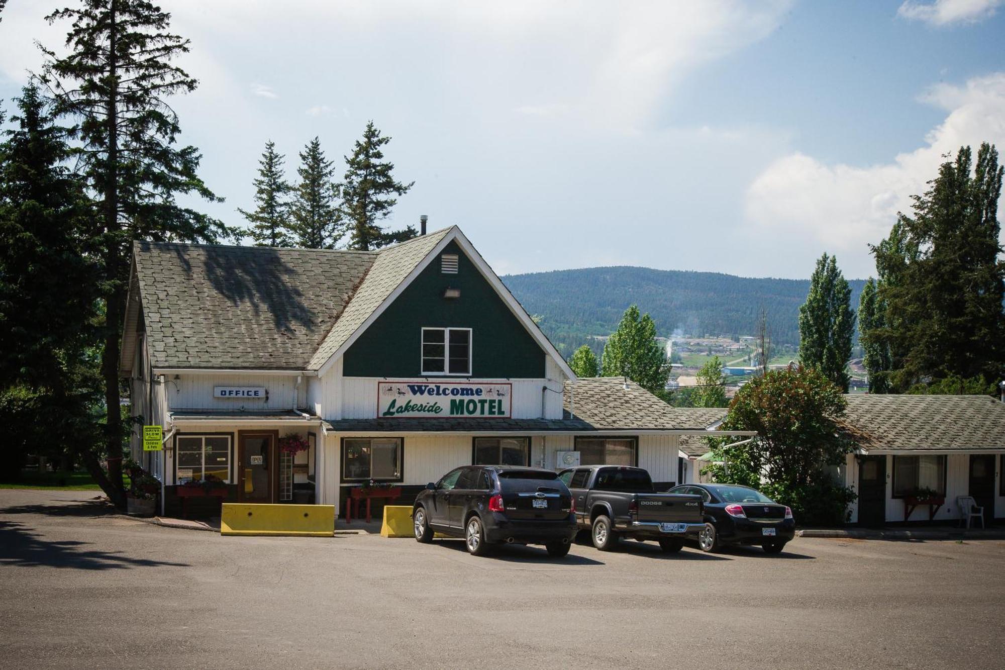 Lakeside Motel Уилямс Лейк Екстериор снимка
