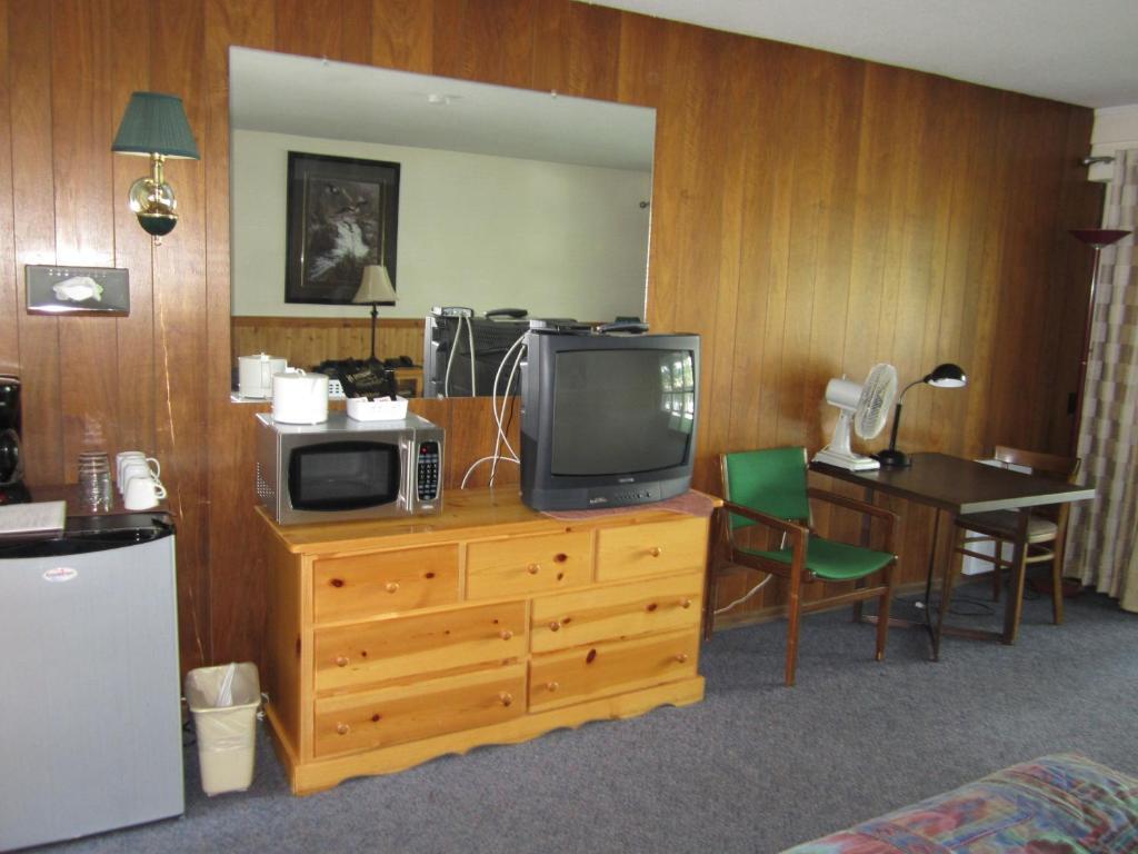 Lakeside Motel Уилямс Лейк Екстериор снимка