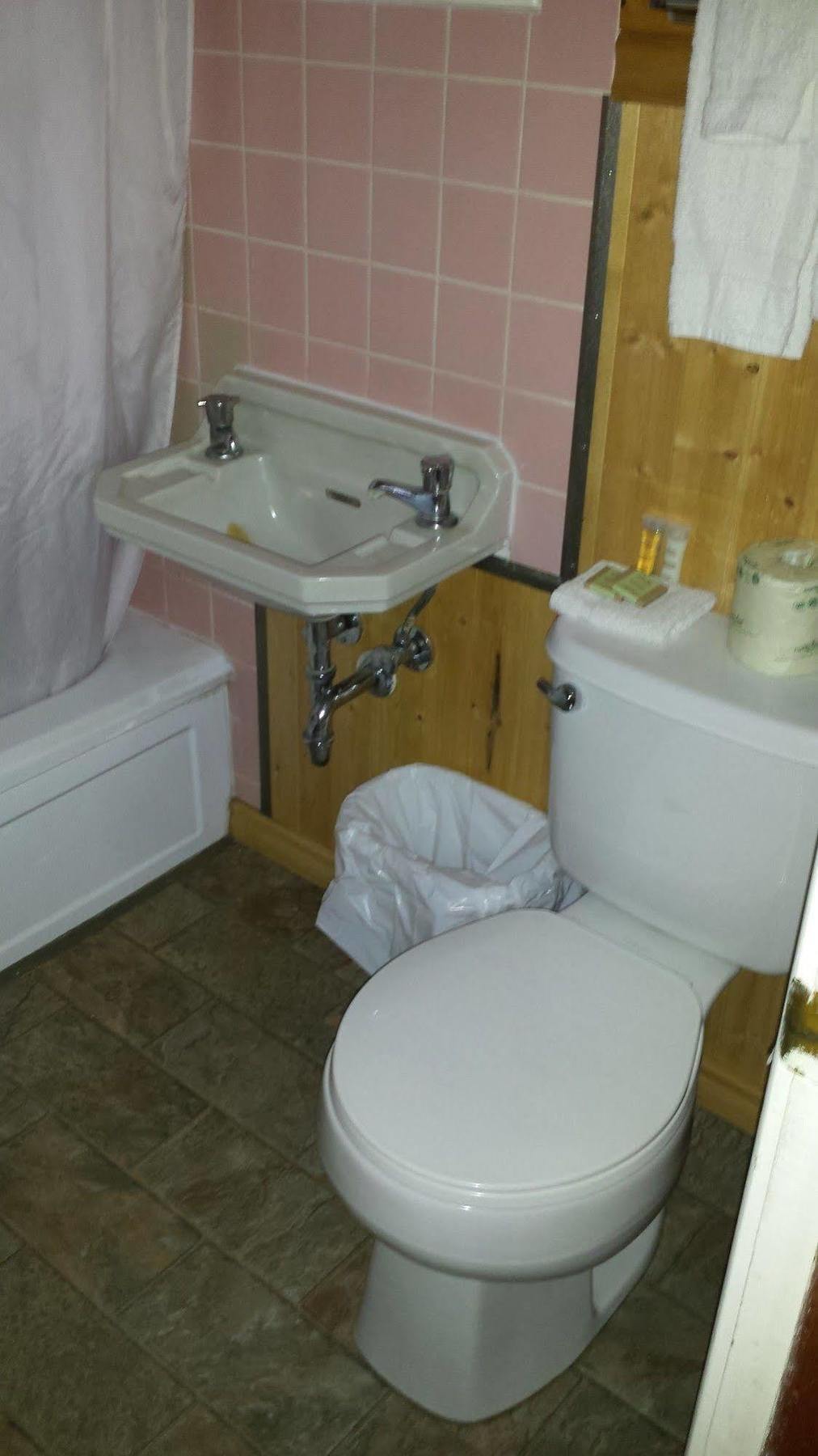 Lakeside Motel Уилямс Лейк Екстериор снимка